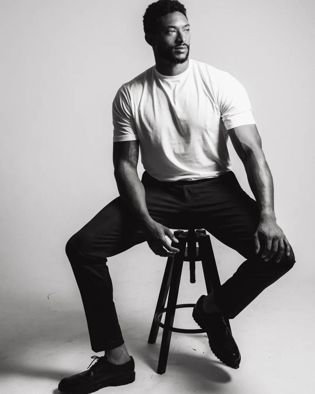 兜兜转转几年，美国的“大码男模”运动，彻底烂尾了。
它从一场试图颠覆审美霸权的倡