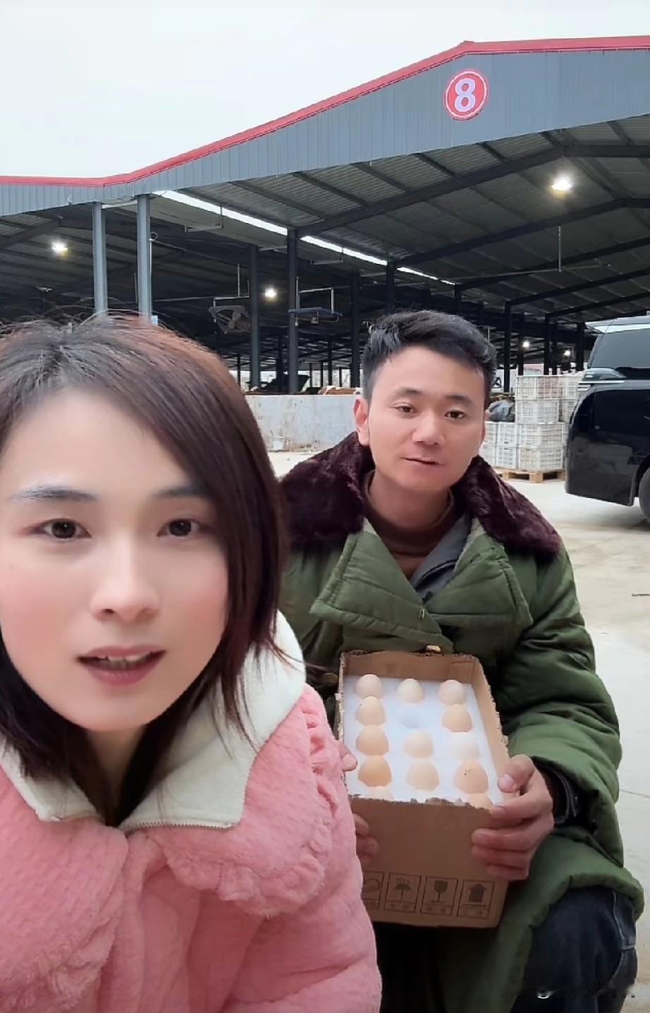 没想到瑾汐这么快就走上了助农带货这条路了，

昨天还看到瑾汐来到了厉怀远这里，