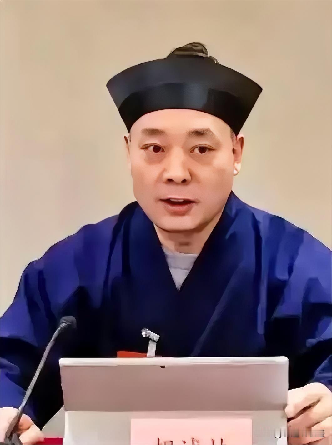释永信的事还没完，又爆出大瓜了。
陕西道教协会会长胡诚林被实名举报，桩桩件件都透