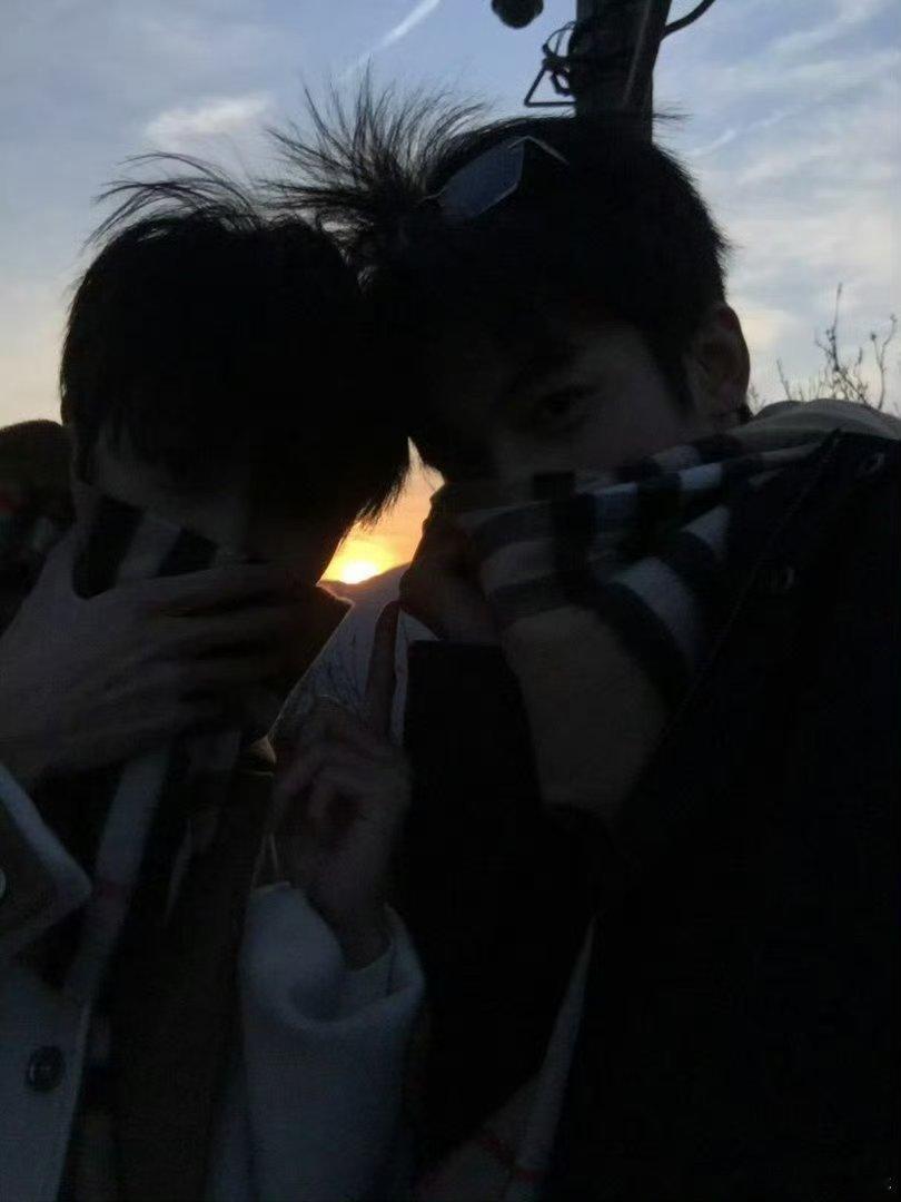 管栎闫睿豪太美味了 帅哥同框太治愈，颜值气质双在线，同框即高光，每一帧都值得珍藏