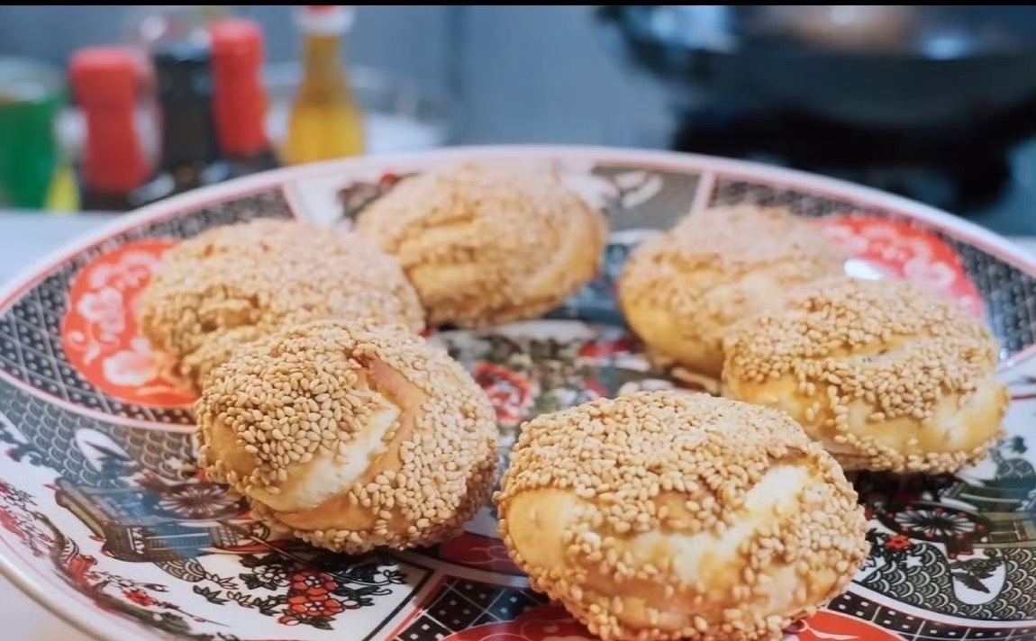 姜妍中餐厅复刻锦绣芳华同款胡饼 姜妍好牛，她在《中餐厅》复刻了《锦绣芳华》里让何
