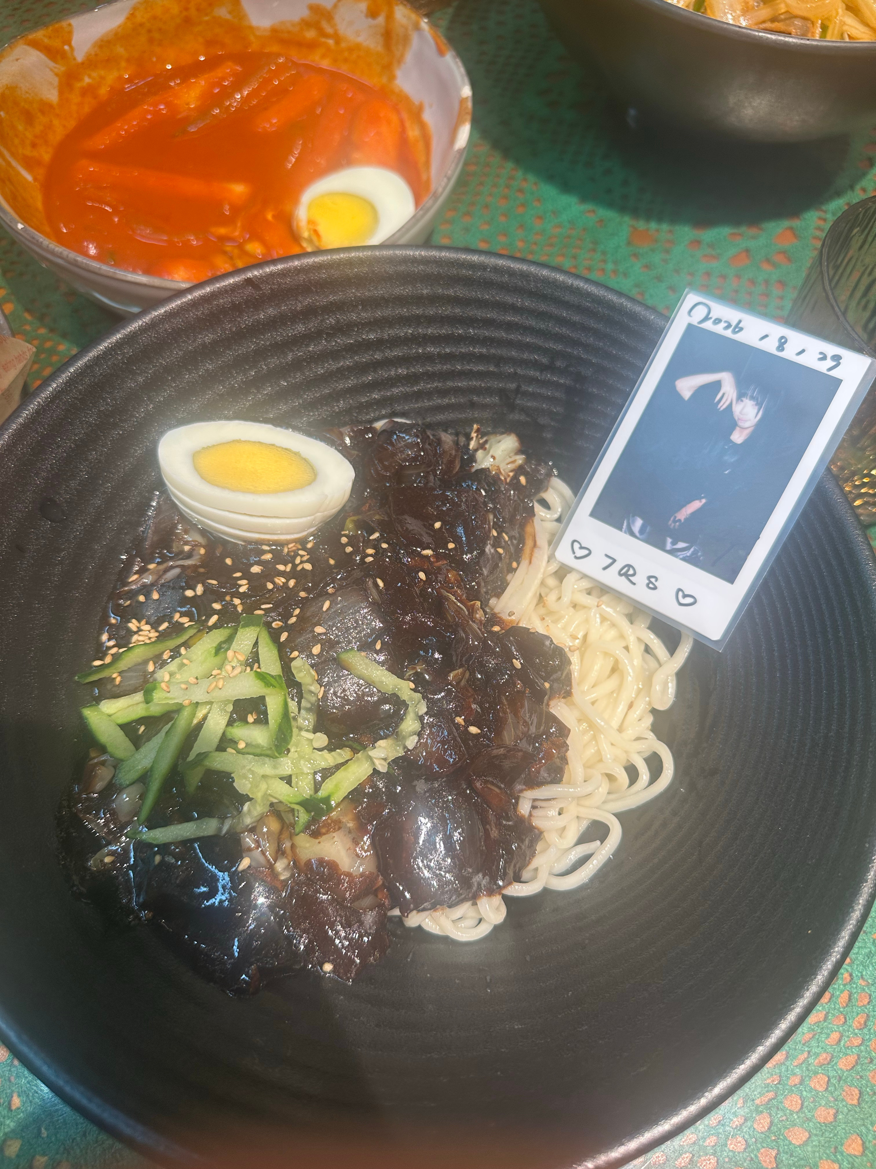 今天被恩师请吃一家韩国老板开的韩料店（感觉非常不错，店里的店员除了韩国老板，全部