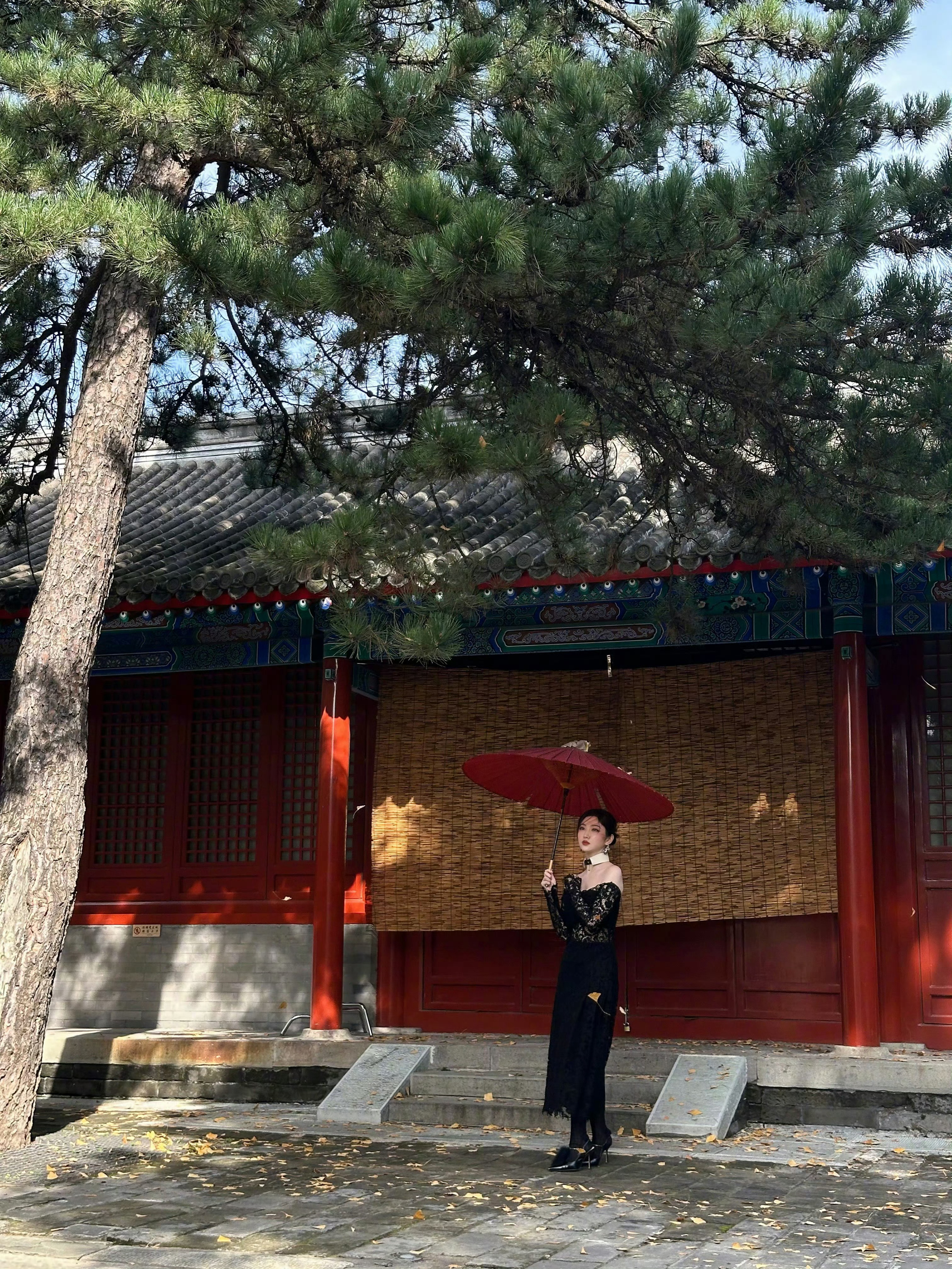 景甜工作室发了景甜杂志花絮照片 