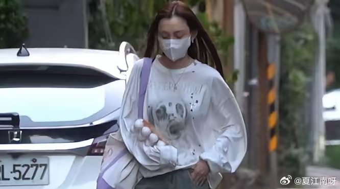 陈建州心梗后范玮琪接双胞胎儿子放学常年坚持运动、体检无三高的陈建州突发心梗，诱因
