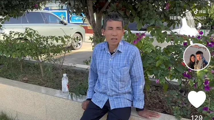 小松和秋秋家人们五天的新疆之行昨天结束了，由于旅途劳累和直播陪伴，老丈人的咳嗽又