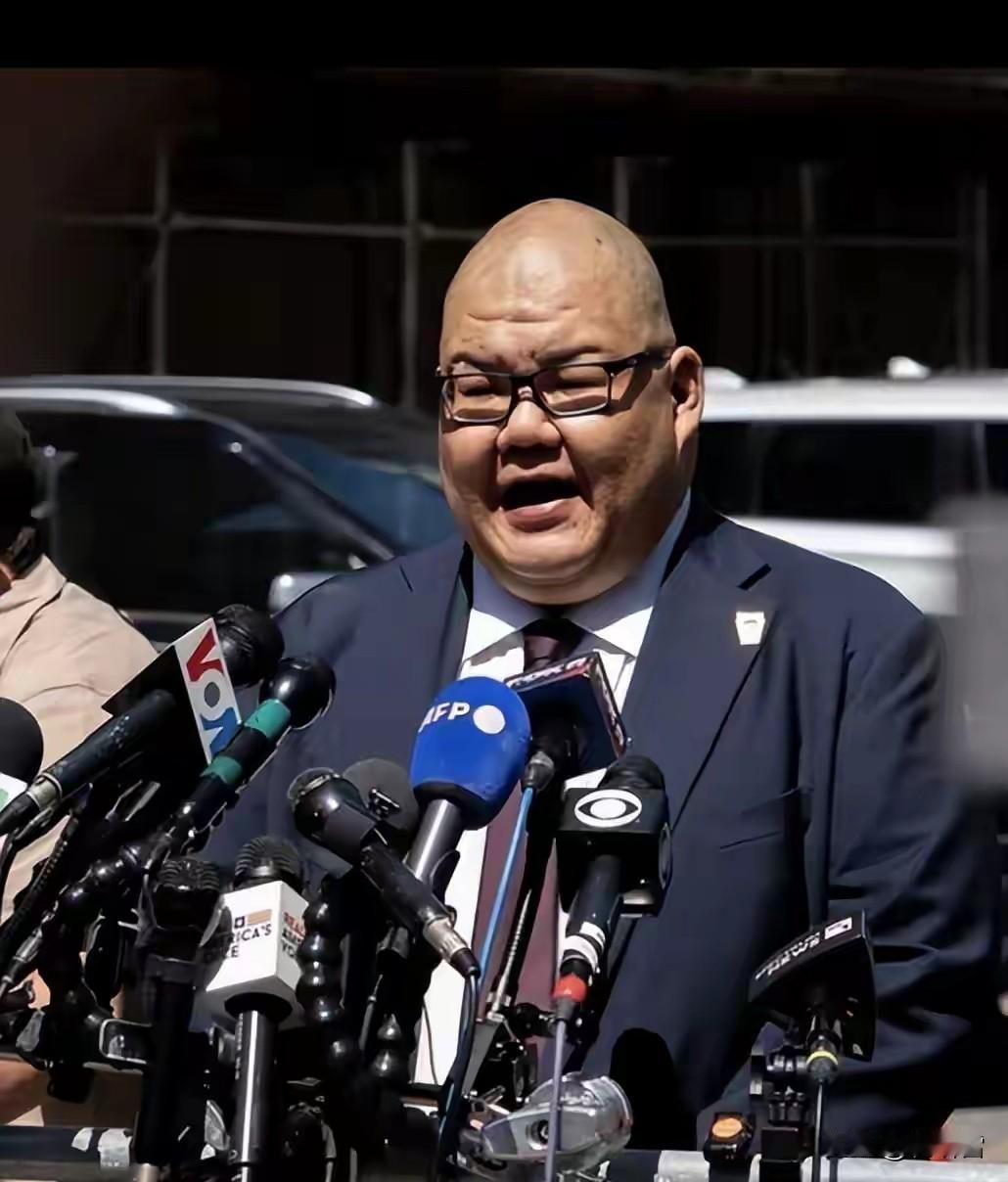 张振熙应该是当不了白宫的发言人，大家都说他能力出众，还是白宫的通讯主任，但是，特