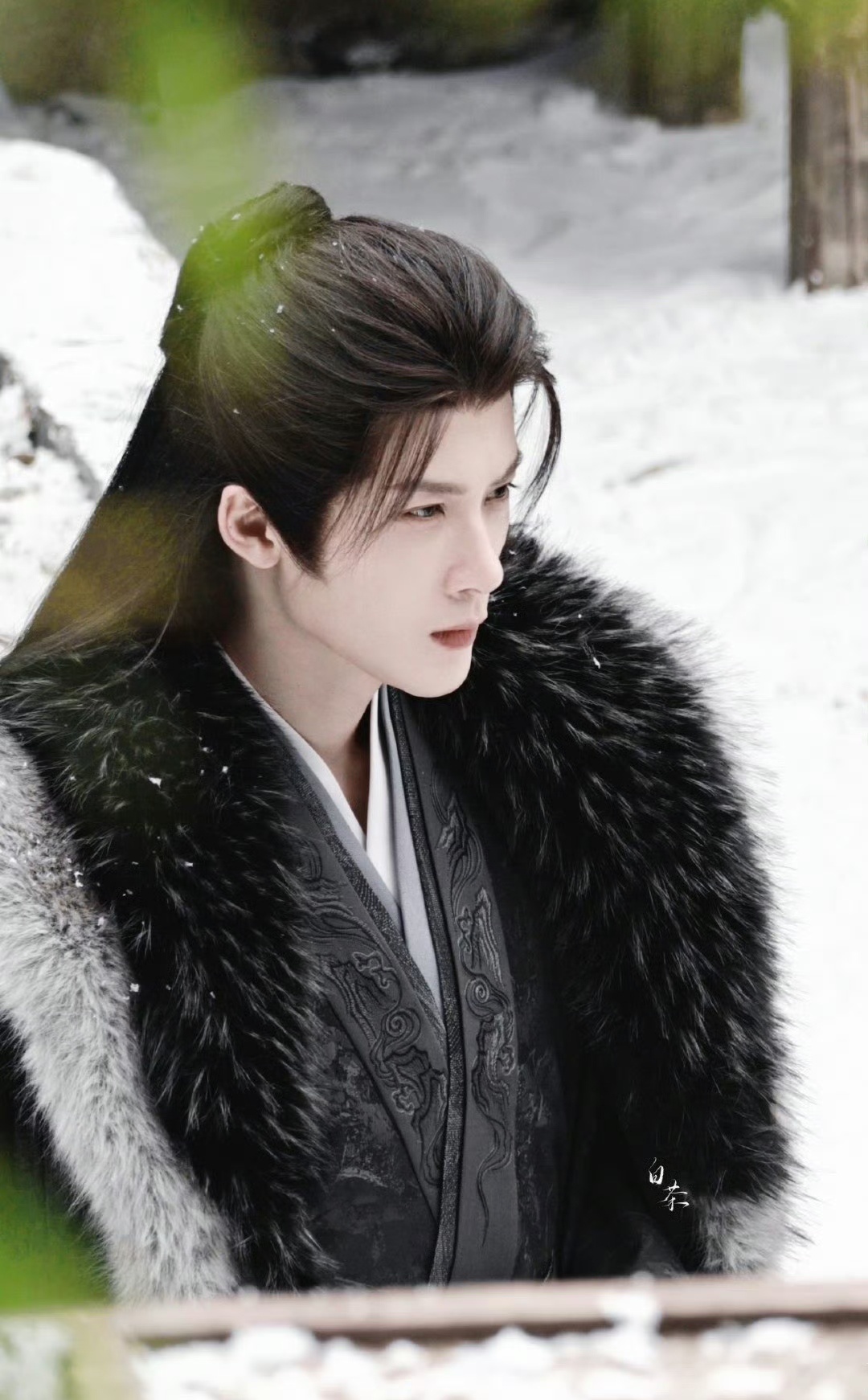 看到有yxh拿另一位演员的古装与檀健次谢却山做比较，让我发笑的不是比较本身，而是