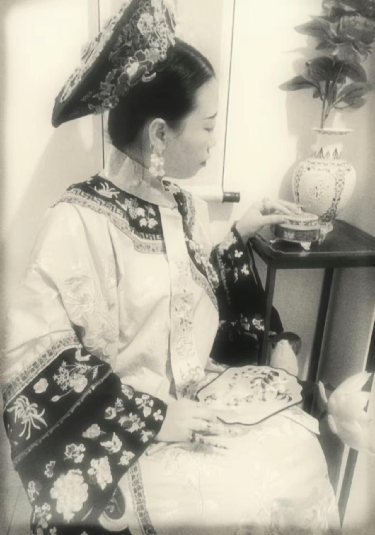 墙头马上遥相顾，一见知君即断肠