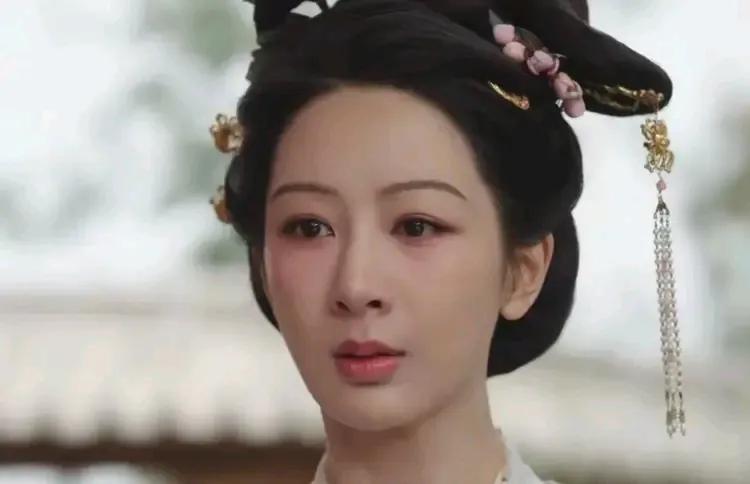 杨紫的剧，演技一直在线，但是她这脸，哪像女主脸啊，感觉有点老了，一看就是反派的脸