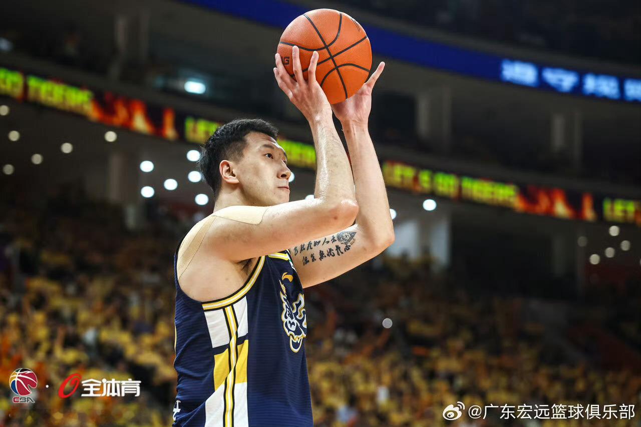 四个火枪手，昨晚奎因+胡明轩+张皓嘉+杜润旺投出了30中19的三分。而单场19记