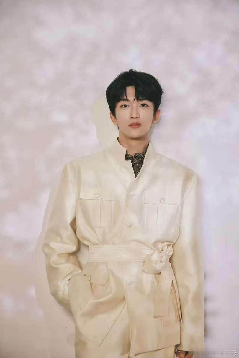 黄子弘凡是魔丸也是灵珠湖南卫视连发20条黄子弘凡 灵珠的天赋异禀，魔丸的感染力强