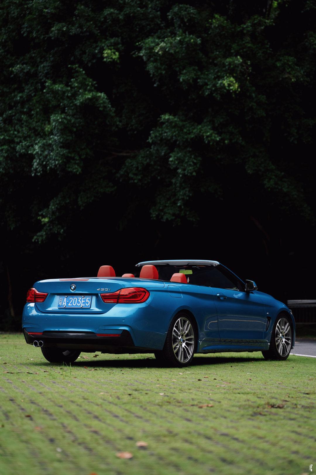 2019 BMW 430i F33 Convertible一辆美丽的长滩蓝小汽车