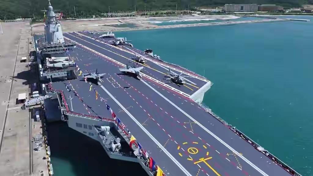 日本防卫省官员叫嚣要击沉福建舰。给他100个狗胆他也不敢，除非小日本想被灭国。