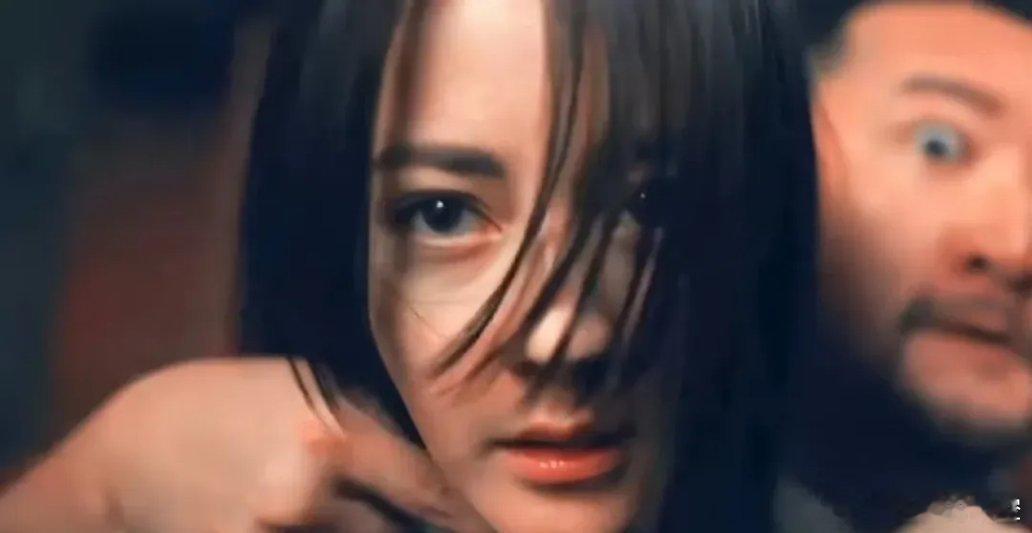 迪丽热巴的《利剑玫瑰》开播了，正好和杨洋的《凡人修仙传》形成对打，而两人又曾主演
