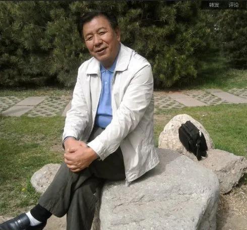 一九八四年，我上班五年后，参加成人高考。虽然当时选择范围不大，但还是从为数不多的