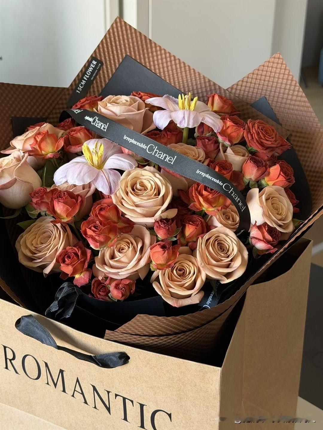 因为我不喜欢和老年人住一起，老公就带着我们母子三人出来租房十几年，身边总有人说他