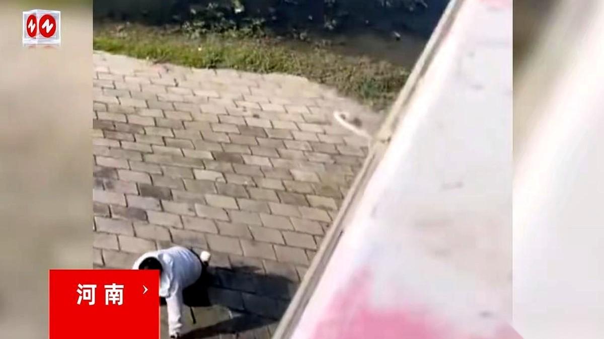 拉开车门，从桥上纵身一跃。
脑子里想的是解脱，结果迎接他的是“duang”一声，