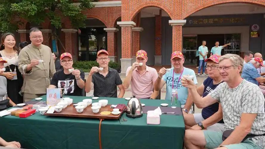 外媒称曾经“外国的月亮比中国的圆”是不少中国人的集体心态，而现在中国元素正成为美