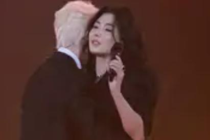 谁敢信这是一个46岁、生过三个孩子的女人？在香港演唱会上，张柏芝被小自己17岁的