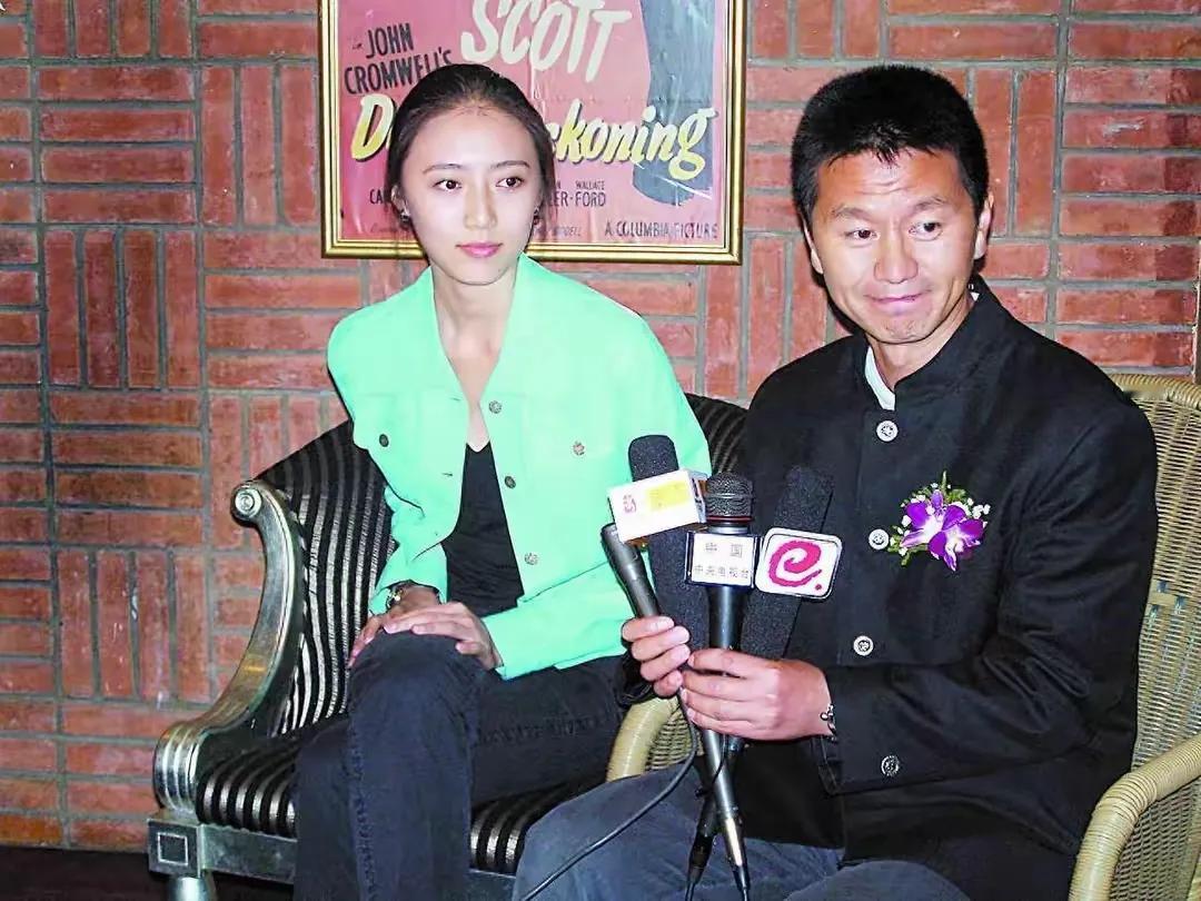 吴若甫，娶妻有方！

第一，妻子刘莎，高挑貌美，气质出众！
第二，妻子刘莎，小他