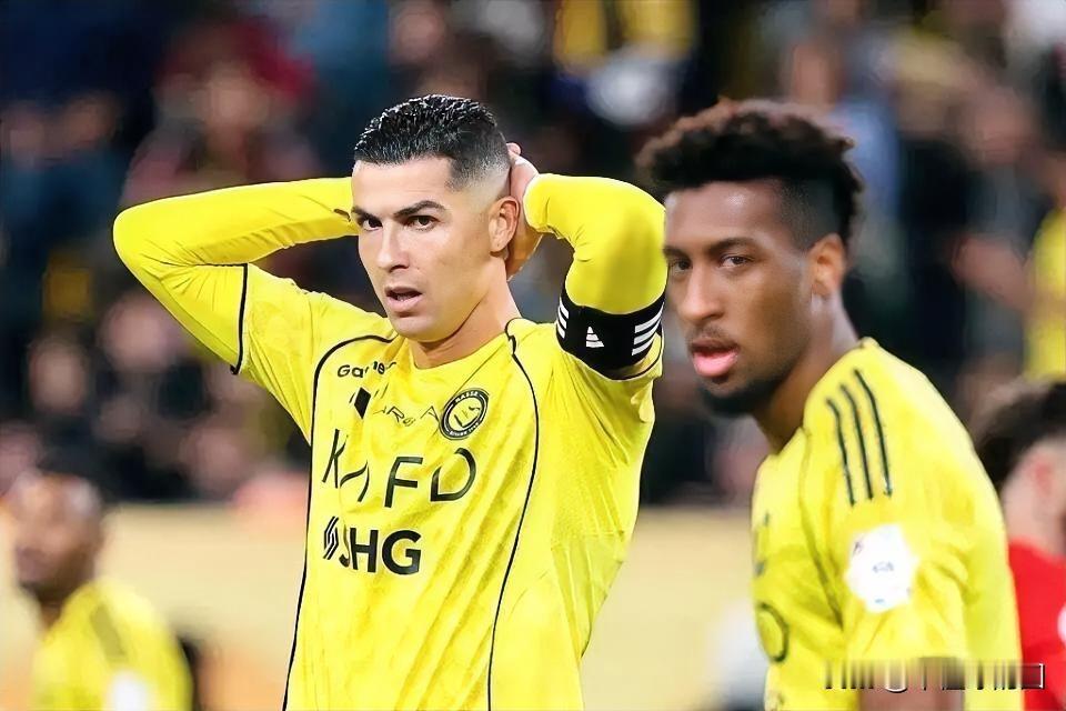 C罗以降薪向曼联投诚，却石沉大海，曼联没有任何想法。
因为本泽马的转会，C罗赌气