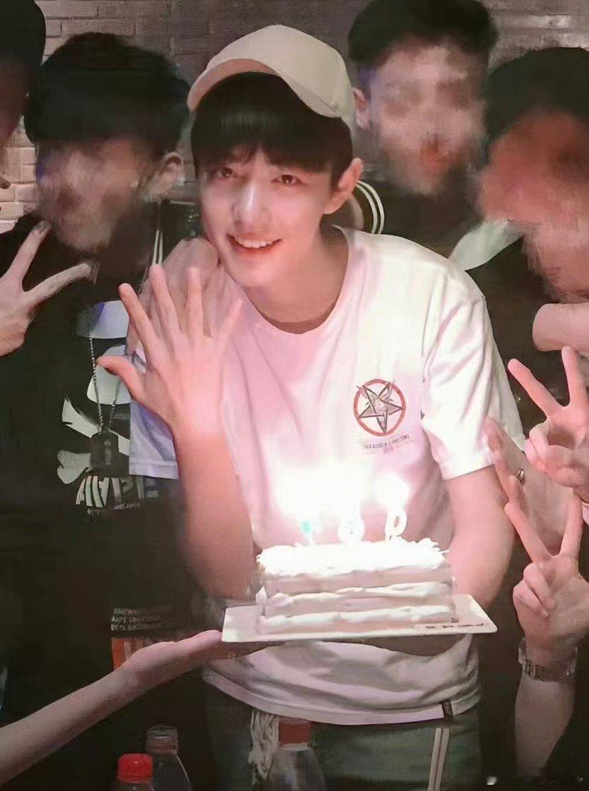 站姐发的早期肖战 肖战早期站姐混剪 岁月温柔，初心未改，早期肖战自带干净少年氛围