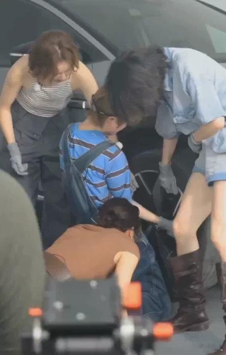 李宇春换轮胎到底还有什么是李宇春不会的啊，这段换轮胎看的好爽还有什么是李宇春不会