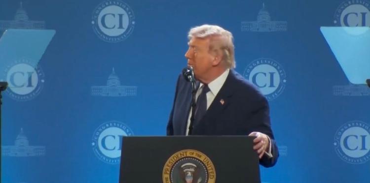 美媒今天报道：“尽管有确凿证据表明美国袭击了伊朗米纳布女子小学，特朗普仍矢口否认