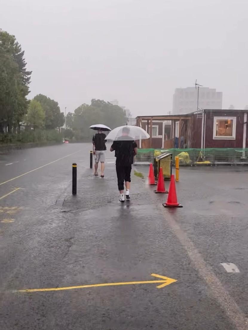 亚运会[超话] 名古屋这两天下大暴雨，8日创造历史纪录，多处亚运场馆漏雨。。。男