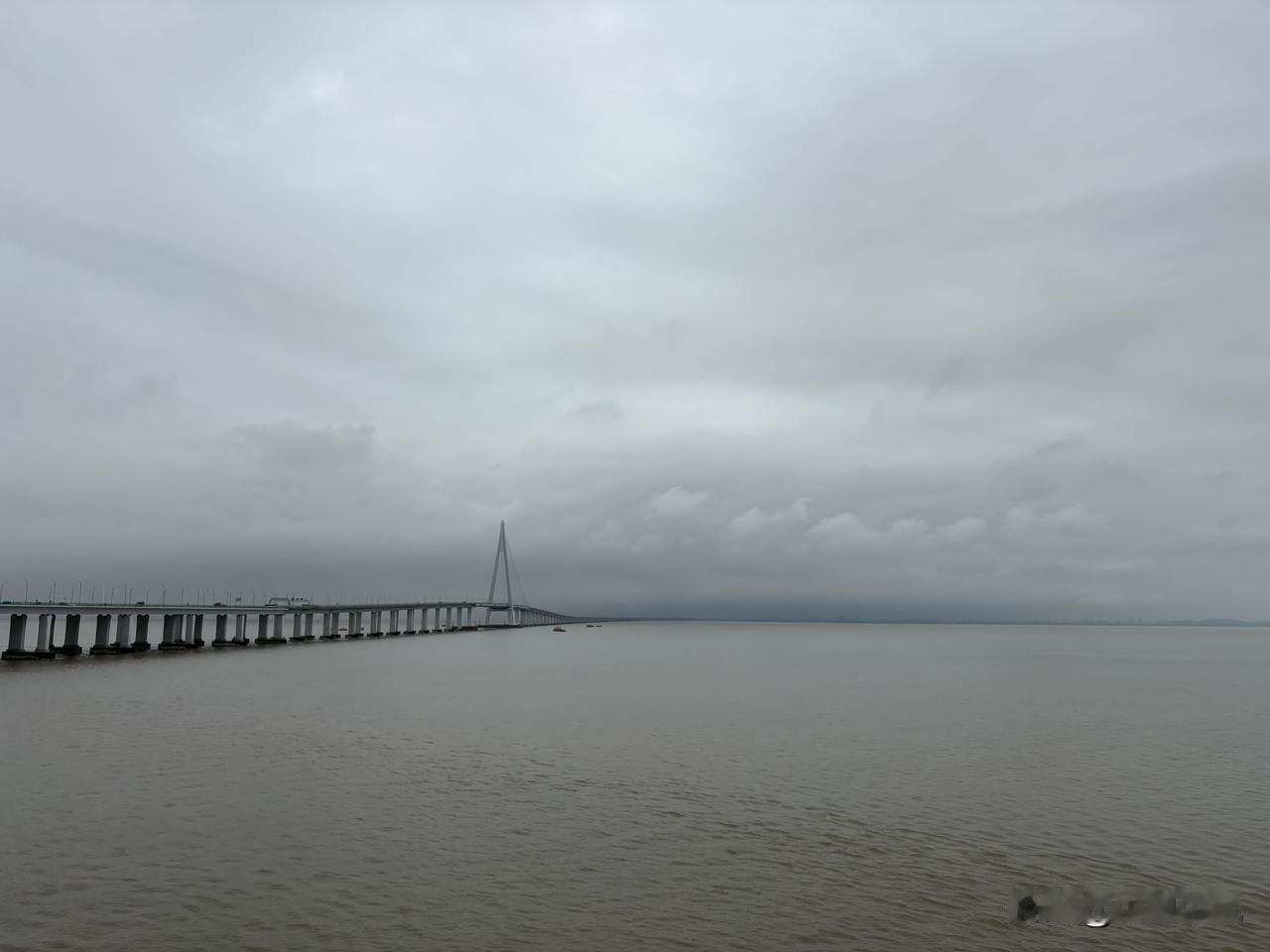 无数次经过杭州湾跨海大桥，今天第一次进入海天一洲景区，不知道这个所谓的4A景点是