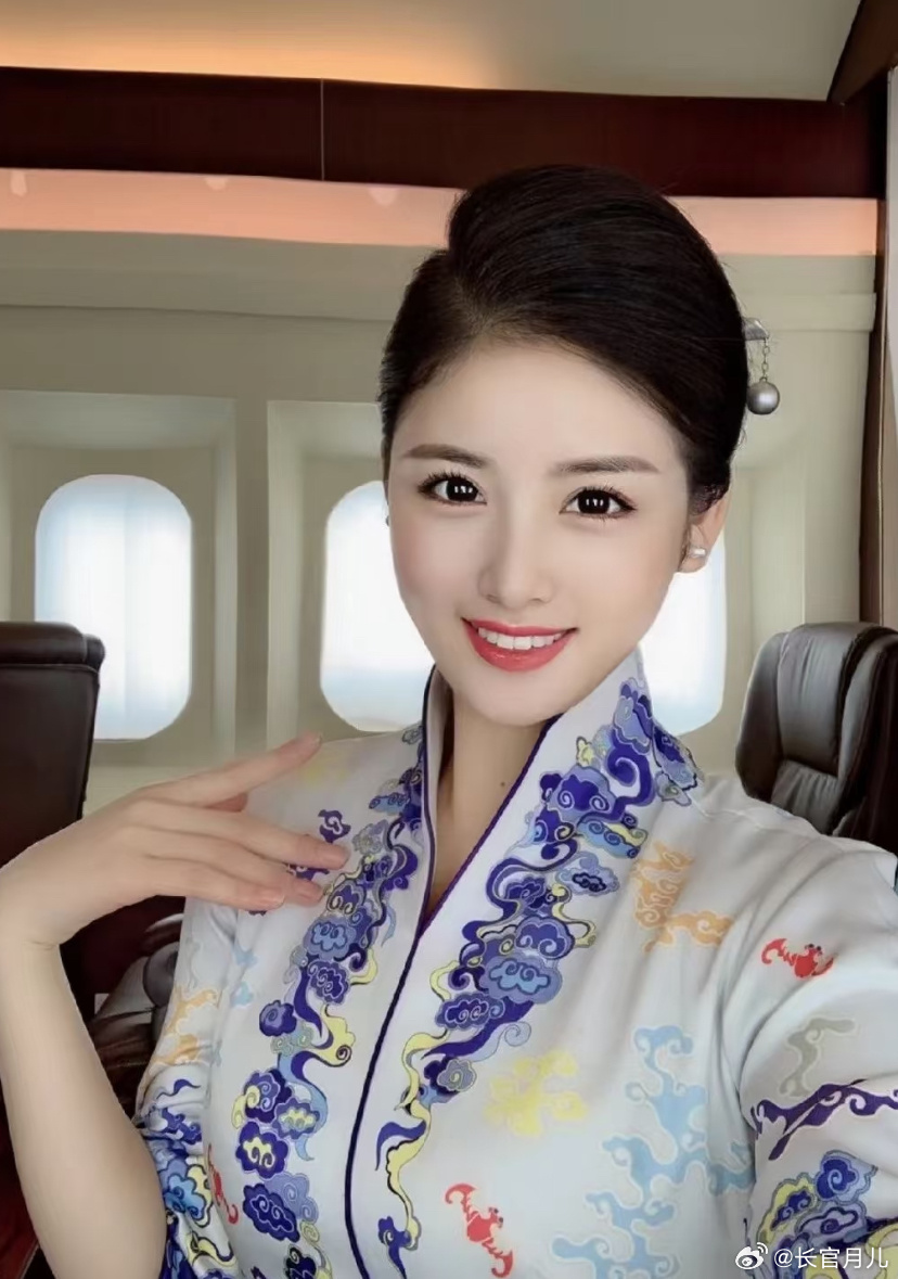 海航空姐的制服照，气质真好。 