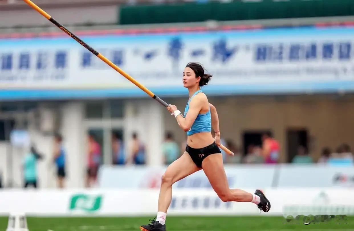 安徽姑娘牛春格真牛
沉睡了七年的亚洲女子撑杆跳高纪录，终于在北京时间五月三十一日