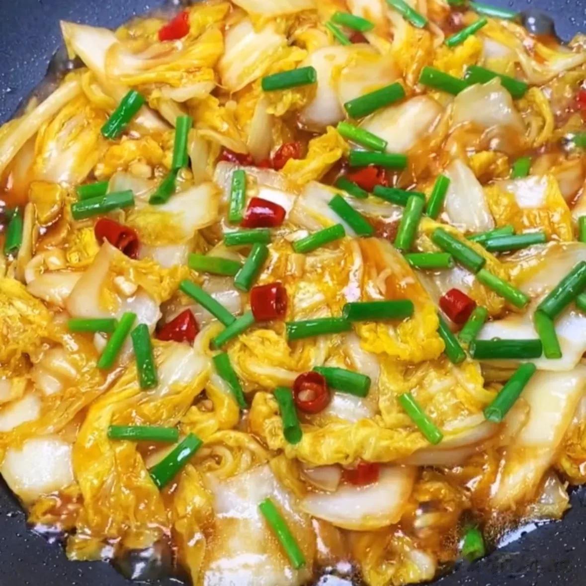 炒白菜，直接下锅炒是大错，教你饭店不外传技巧，又香又脆不出水
这篇文章教大家如何