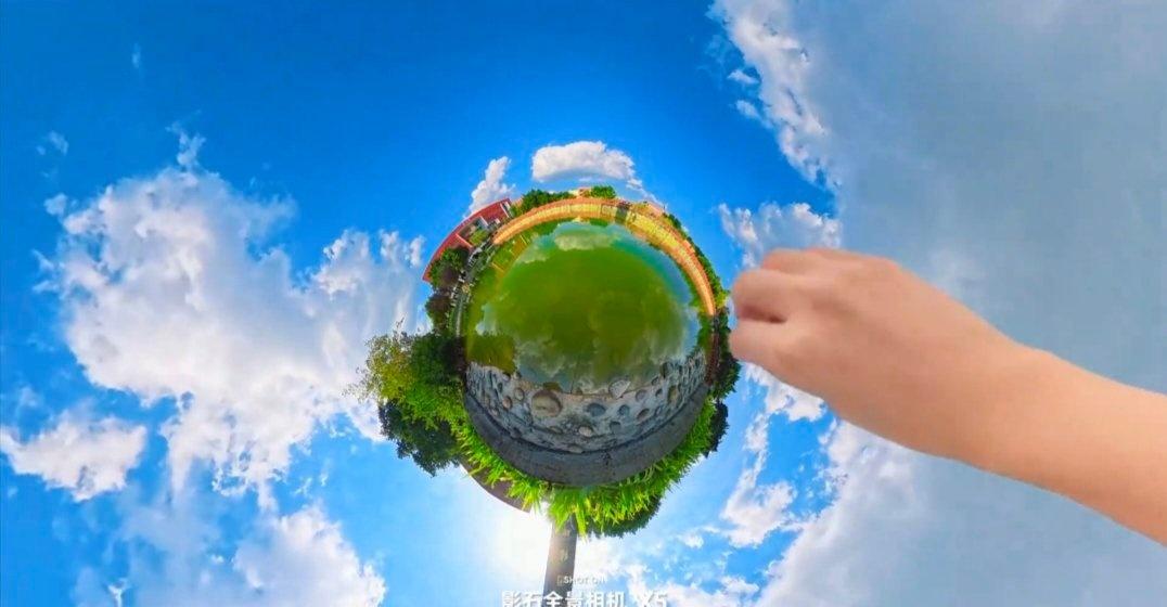 西南民大这波转场炫酷值拉满了✨用“小行星”转场打开西南民族大学，仿佛把校园装进了