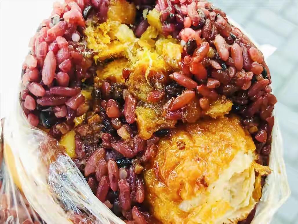 中国“10大早餐”，你吃过几种

第十名：上海粢饭团（参考价格：10元）
第九名