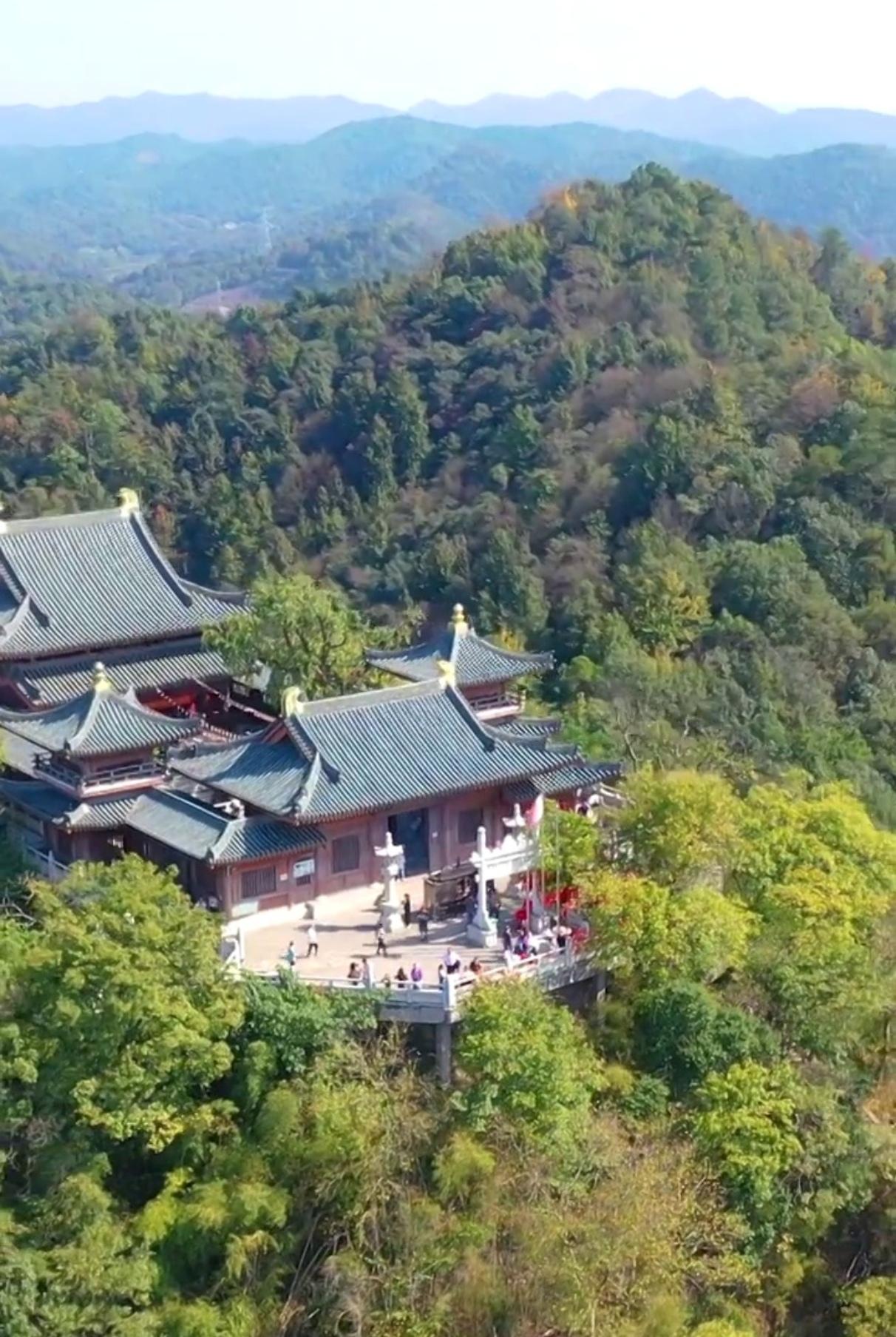 湘潭昭山枕江而立，为古潇湘八景山市晴岚胜地，亦是长株潭温润的城市绿心。湘江碧水绕