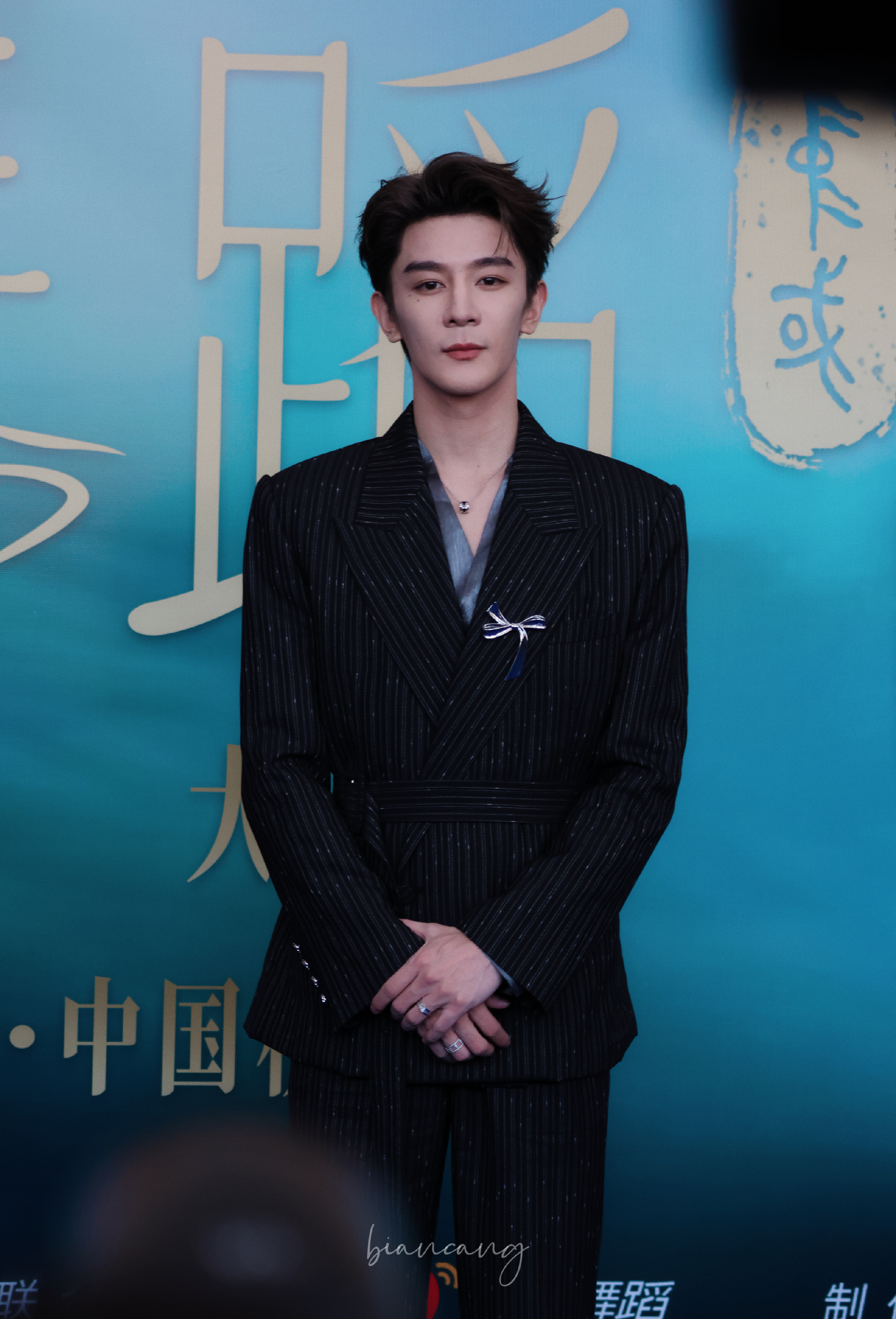中国舞蹈年度大赏夏之光黑色条纹西装套装贵气沉稳，复古绅士，贵公子既视感[开学季]