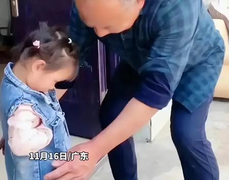 “这个公公火遍全网！” 广东，小两口在家吵起来，公公听见动静立马赶过来，既不数落