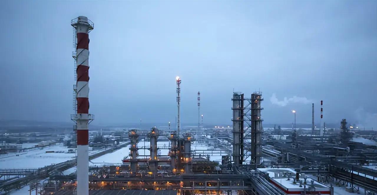 4月3日东京，石油供应线断裂，日本竟要全民省油？这堂堂经济强国怎就慌到这份上？