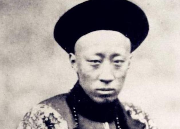 公元1874年9月，太监在给同治帝洗澡的时候，发现他瘦如骷髅，肩背等处有很多斑疹