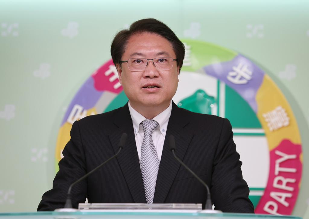 此前曾被外界点名可能参选台北市长的林右昌，今日突然对外宣布将“暂时离开台湾”。这