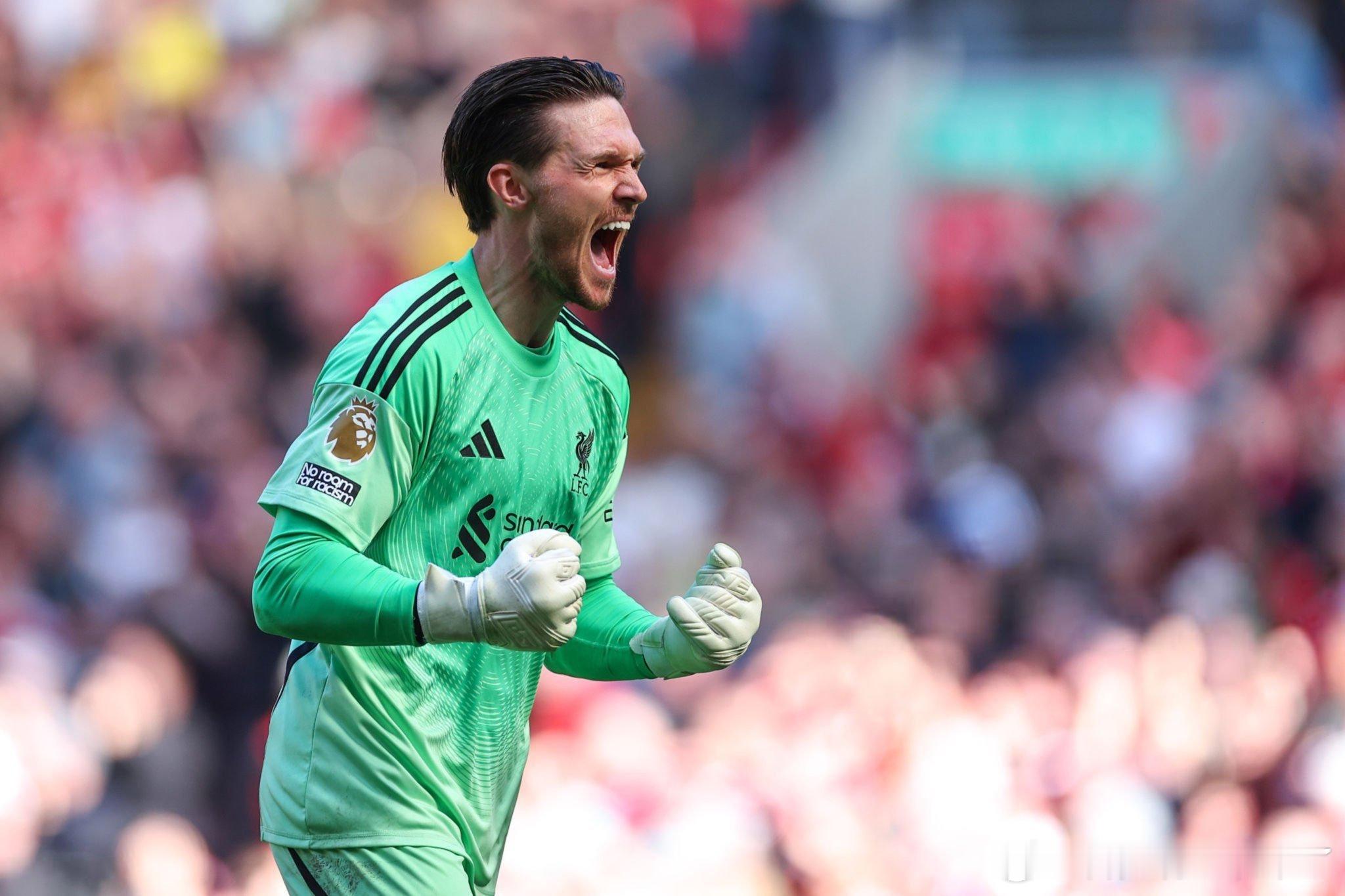 伍德曼谈及受伤一事：“当时草皮非常干，我的膝盖卡在了地上。我也不知道该怎么办。好