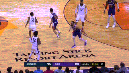 莫兰特一个经典的误导变向过人。脚踝终结者训练营