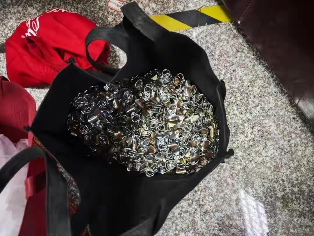 百分百“再来一瓶”？男子自制中奖拉环，持续半年每天兑换十余箱啤酒，警方：已采取刑