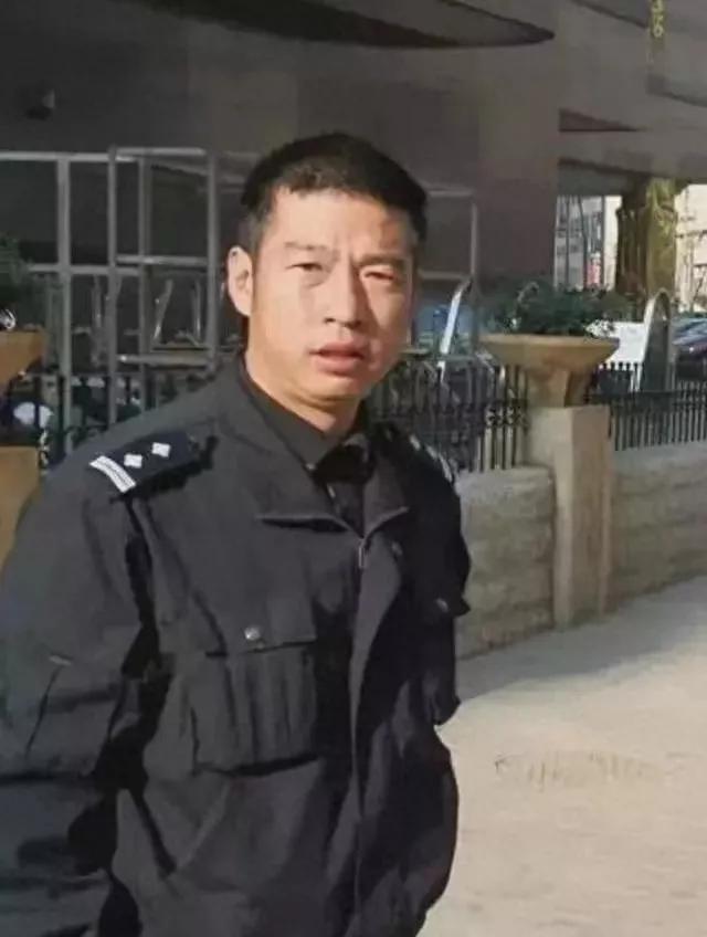 1998年，昆明民警杜培武，妻子是警花，兄弟是副局长。直到那两个最信任的人同时消