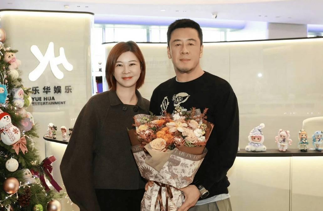 内娱最“邪门”的中年 CP 来了！

歌手杨坤和乐华老板杜华，这两人居然在 AI
