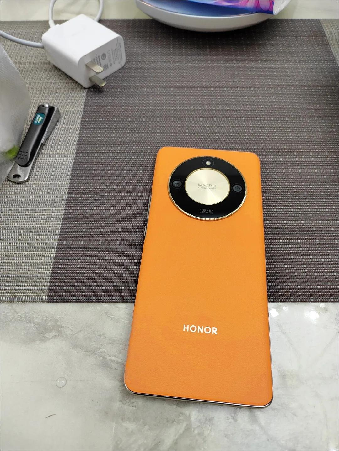 旗舰机的几个坑，看你有没有中。
	
第一个，为了追求性能，忽略了重量和手感，拿着