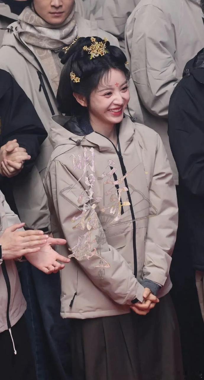 田曦薇嫁金钗西汉垂耳兔田曦薇嫁金钗首个造型路透 首个造型路透好惊艳！田曦薇垂耳兔