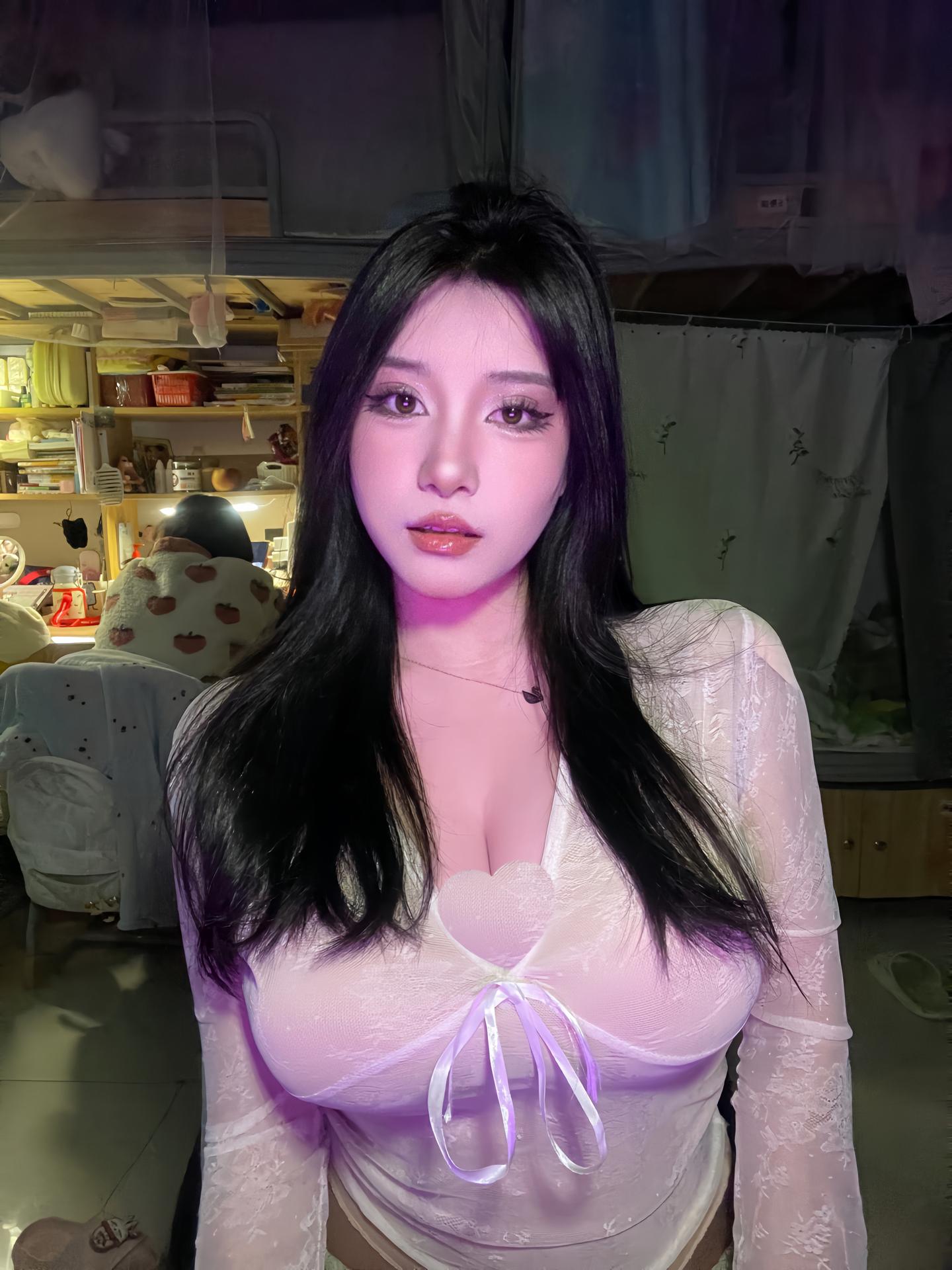 御姐 紫色 魅惑 闪光灯拍照 肉