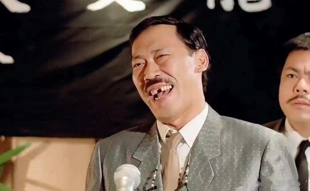 冯淬帆去世香港著名演员冯淬帆去世，享年81岁，以喜剧闻名，被称为“幽默祖师”，他